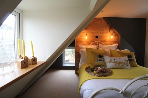 Bumble Bee Double Room