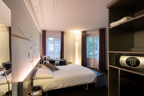 PARK Triple Room | Hypo-allergenic bedding, minibar, in-room safe, individually decorated