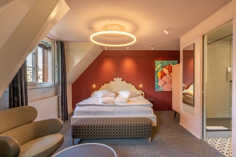 BOUTIQUE Double Room | Hypo-allergenic bedding, minibar, in-room safe, individually decorated