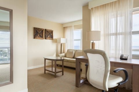 Executive Suite, 1 King Bed with Sofa bed, Balcony, Oceanfront | Pillowtop beds, in-room safe, desk, blackout drapes