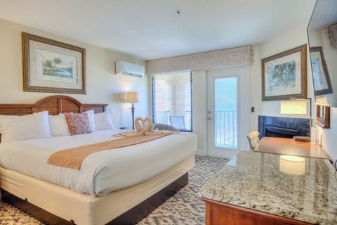 Two Story Townhouse Suite, Partial Oceanview, Jetted Tub | Premium bedding, desk, free WiFi, bed sheets