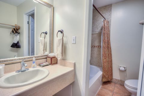 Deluxe Room, Partial Oceanview, 2 Queen Beds, Balcony | Bathroom | Combined shower/tub, free toiletries, hair dryer, towels