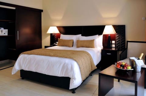 Executive Suite | Egyptian cotton sheets, premium bedding, down comforters