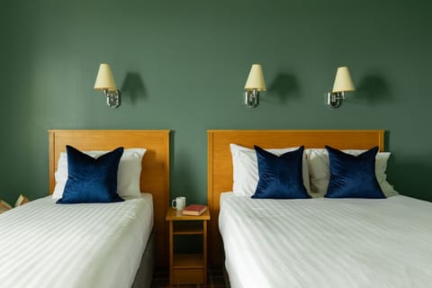 Family Room (Atlantic) | Premium bedding, desk, free cribs/infant beds, free WiFi