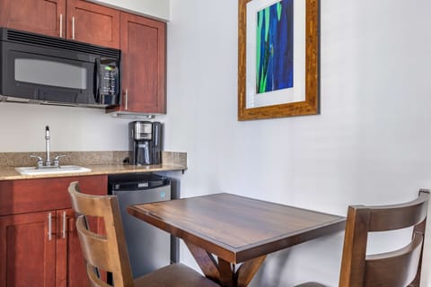 Studio, Kitchenette (Lagoon Tower) | Private kitchen | Microwave, coffee/tea maker, cookware/dishes/utensils