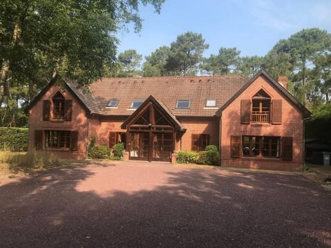 2ème séjour chez Roxanne et 2ème super expérience ! Maison hyper pratique très bien agencée et équipée . Emplacement au calme dans environnement boisé . - Front Drive