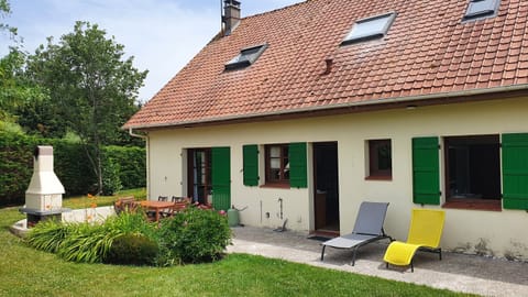 Relaxing Sun Loungers + BBQ