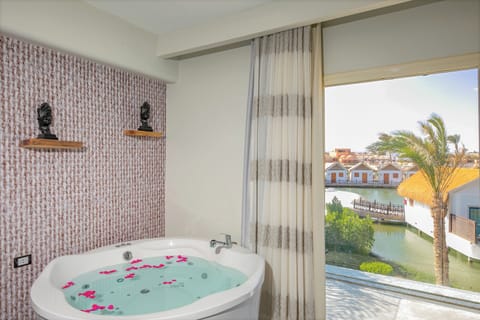 Villa Room Jacuzzi | Premium bedding, minibar, in-room safe, desk