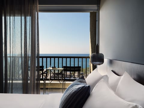 Deluxe Suite with Sea View | In-room safe, desk, free WiFi, bed sheets