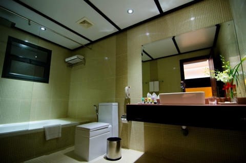 Executive Suite, 2 Bedrooms | Bathroom | Combined shower/tub, deep soaking tub, rainfall showerhead