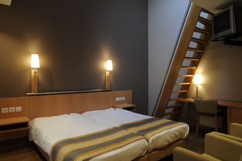 In-room safe, desk, blackout drapes, cribs/infant beds