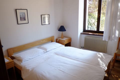 1 bedroom, in-room safe, blackout drapes, free cribs/infant beds