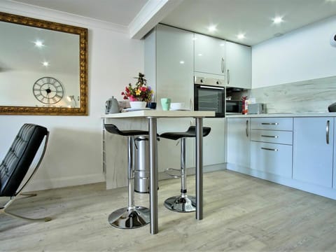 Cabinetry, Picture Frame, Furniture, Building, Countertop, Lighting, Interior Design, Plant, Floor, Flooring