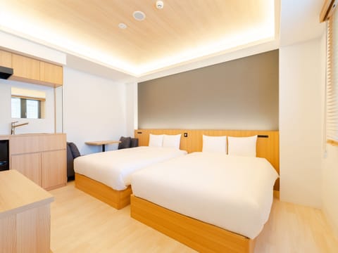 Executive Twin Room, Non Smoking | In-room safe, desk, free WiFi, bed sheets