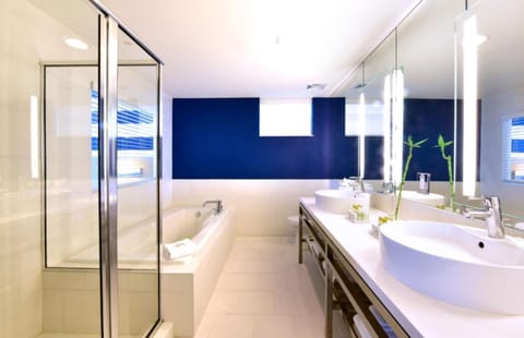 Suite, 2 Bedrooms, Pool View (Master) | Bathroom | Combined shower/tub, designer toiletries, hair dryer, towels