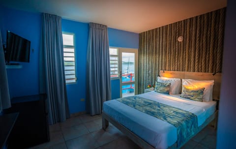 Deluxe Double Room, 1 Queen Bed, Ocean View | Minibar, free WiFi, bed sheets