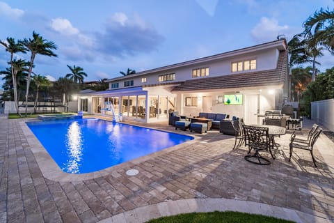 Please note the outdoor TV is no longer there