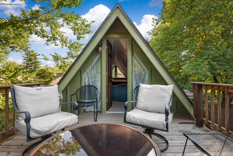 RELAX • The birds are calling your name.