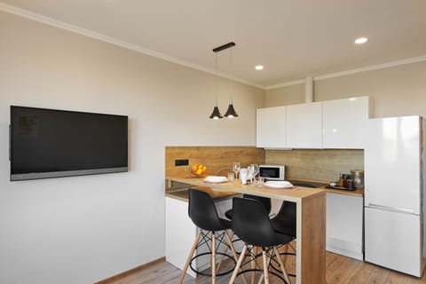 Comfort Apartment | Private kitchen | Full-size fridge, microwave, stovetop, dishwasher