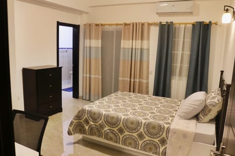 Luxury Apartment, 2 Bedrooms, Kitchen, Marina View | In-room safe, desk, laptop workspace, iron/ironing board