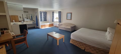 Deluxe Room, 1 King Bed, Jetted Tub | Pillowtop beds, iron/ironing board, rollaway beds, free WiFi