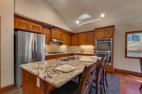 - Fully equipped chef's kitchen design
- Double ovens and stainless steel fridge
- Granite island with seating for guests