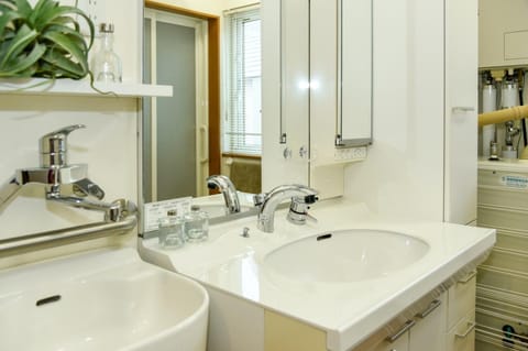 Apartment, 1 Bedroom | Bathroom | Separate tub and shower, deep soaking tub, free toiletries, hair dryer