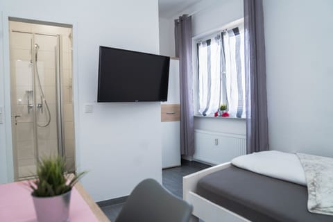 Single Room, Private Bathroom