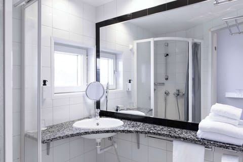 Superior Twin Room | Desk, blackout drapes, free cribs/infant beds, WiFi