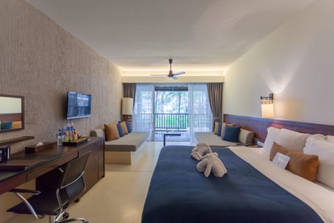 Egyptian cotton sheets, premium bedding, pillowtop beds, minibar