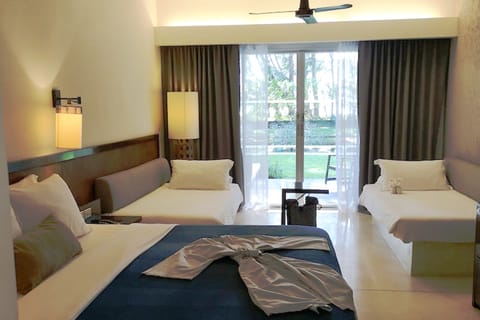 Family Room | Egyptian cotton sheets, premium bedding, pillowtop beds, minibar