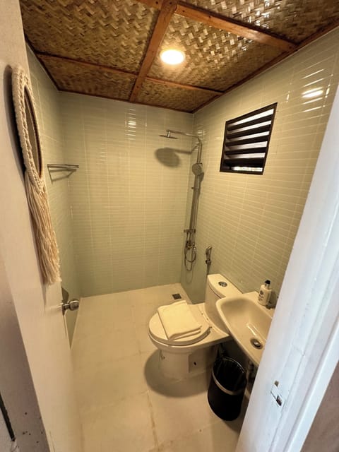 Beachfront Twin Room | Bathroom | Shower, rainfall showerhead, slippers, bidet