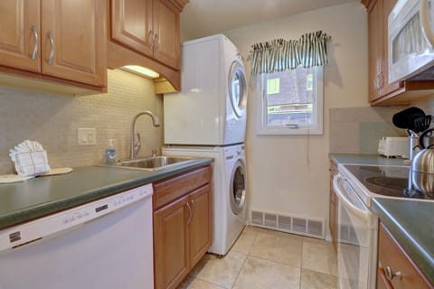 Condo, 2 Bedrooms | Private kitchen | Fridge, oven, coffee/tea maker, toaster