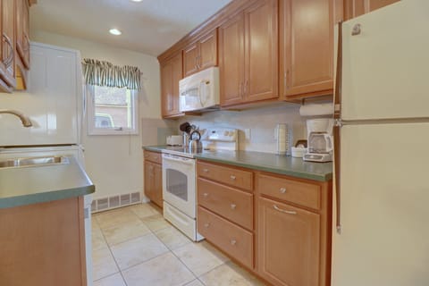 Condo, 2 Bedrooms | Private kitchen | Fridge, oven, coffee/tea maker, toaster