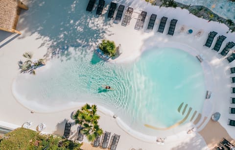 Seasonal outdoor pool, sun loungers