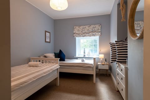 Ty Fferam Bailey downstairs twin room