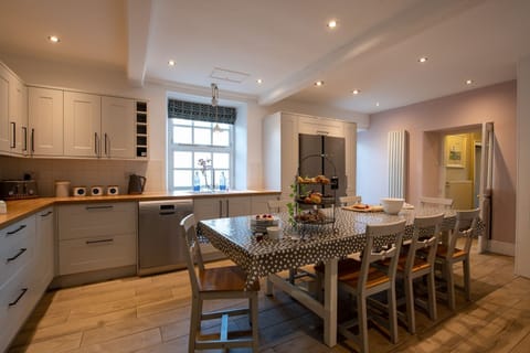 Ty Fferam Bailey Kitchen