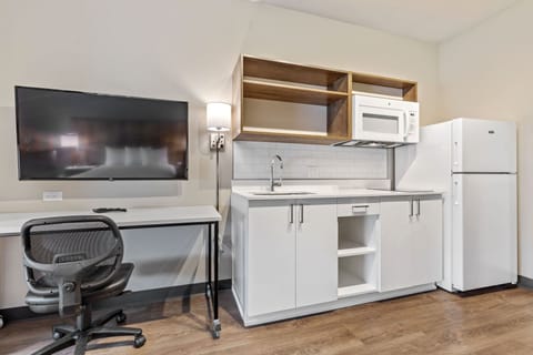 Standard Studio, Non Smoking, Refrigerator & Microwave | Private kitchen | Full-size fridge, microwave, stovetop, toaster