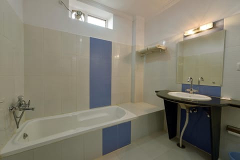 Royal Room | Bathroom | Bathtub, rainfall showerhead, designer toiletries, slippers