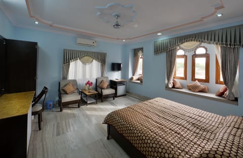 Royal Room with Jaisalmer Fort view | Egyptian cotton sheets, premium bedding, Select Comfort beds, minibar