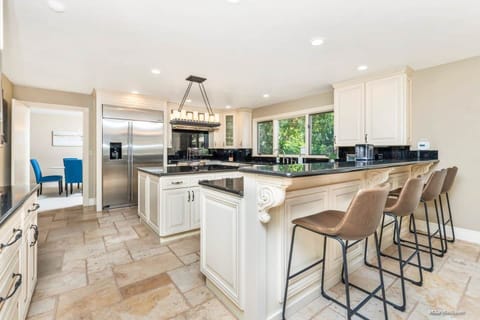 Main Level: Fully Equipped Kitchen