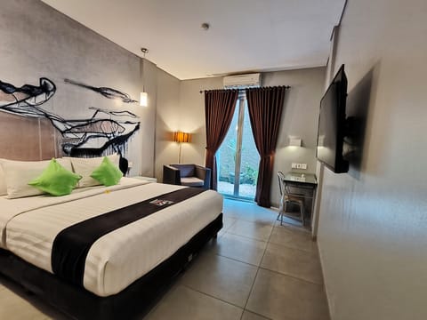 Deluxe Double Room | Desk, rollaway beds, free WiFi, bed sheets