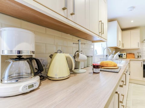 Kitchen | Ty Arth - Llwynwermod Cottages, Maen-y-groes, near New Quay