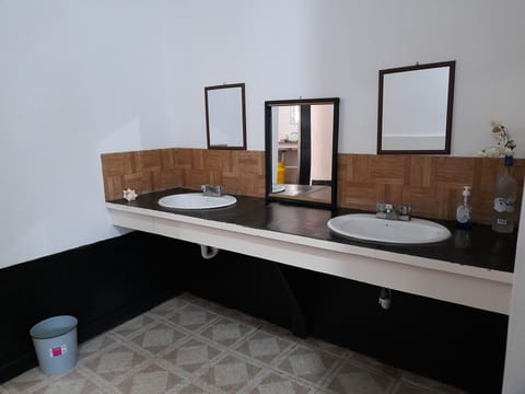 Basic Double or Twin Room | Bathroom sink