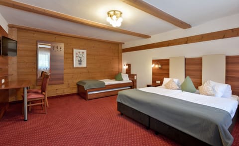 Triple Room, Ensuite, Courtyard View