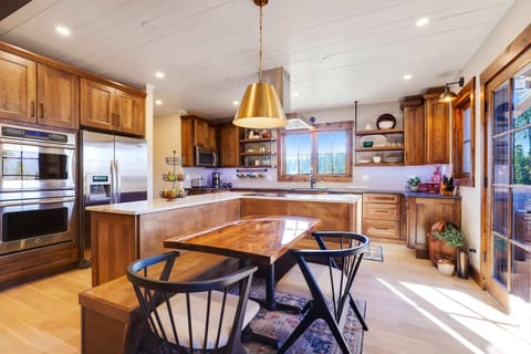 Fully equipped kitchen with a table with booth seating