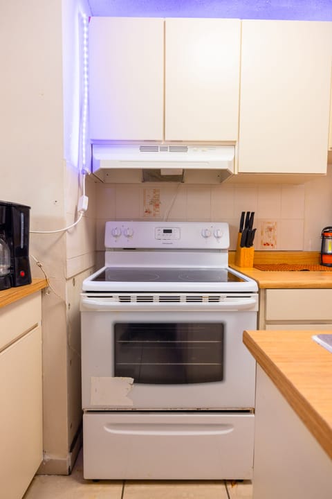 Apartment | Private kitchen | Fridge, microwave, oven, cookware/dishes/utensils