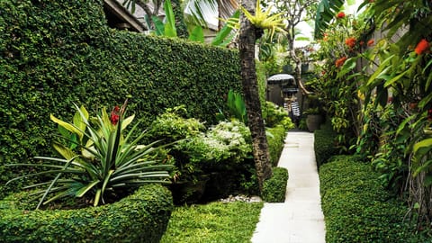 Villa, 4 Bedrooms | Garden view