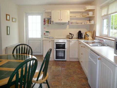 Cottage, 3 Bedrooms, Fireplace, Sea Facing | Private kitchen | Dishwasher, electric kettle, highchair, cookware/dishes/utensils