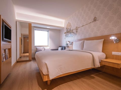 Family Room | Premium bedding, in-room safe, desk, laptop workspace